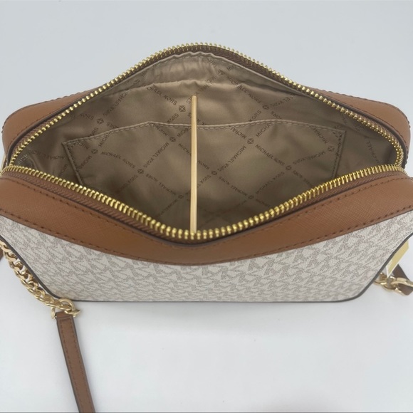 Michael Kors EW Crossbody Bag & Case Card - Picture 13 of 15
